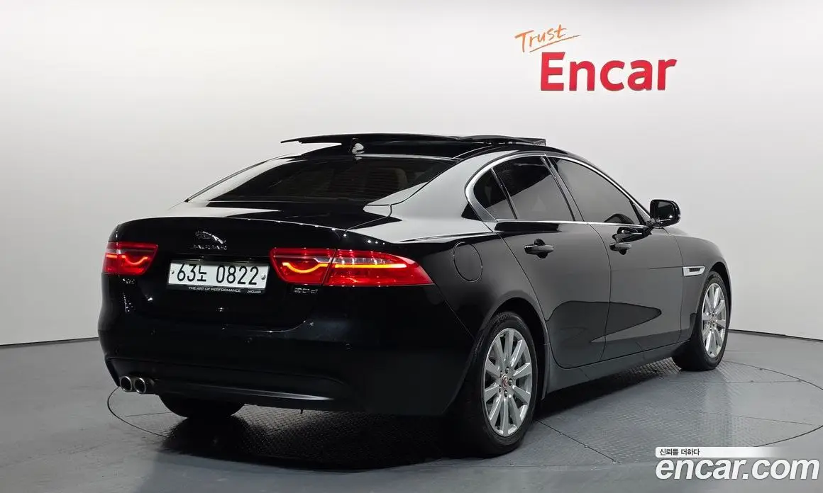 Jaguar XE 2016 2.0 автомат (гидро), фото 2 Jaguar XE 2016 2.0 автомат (гидро), фото 2