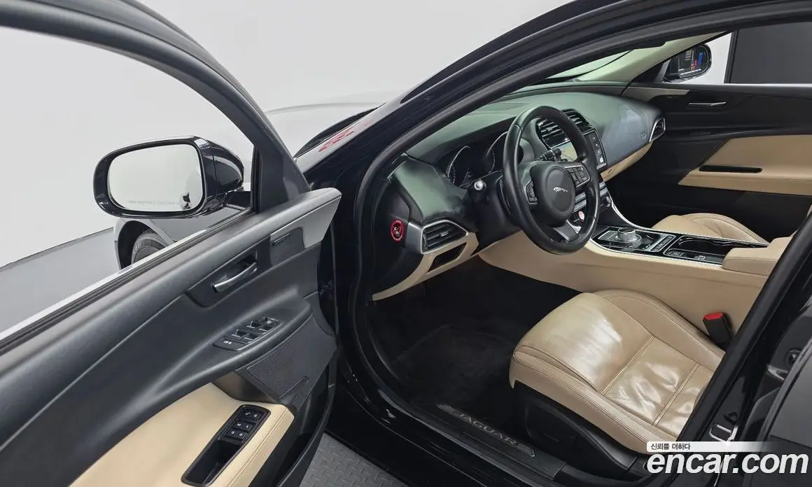 Jaguar XE 2016 2.0 автомат (гидро), фото 12 Jaguar XE 2016 2.0 автомат (гидро), фото 12