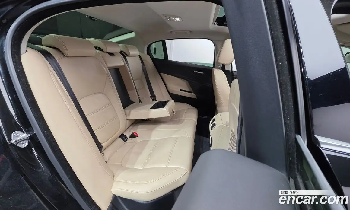 Jaguar XE 2016 2.0 автомат (гидро), фото 18 Jaguar XE 2016 2.0 автомат (гидро), фото 18