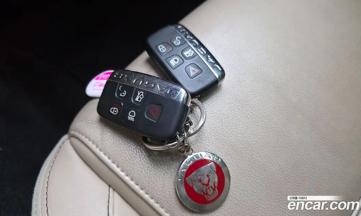 Jaguar XE 2016 2.0 автомат (гидро), фото 19 Jaguar XE 2016 2.0 автомат (гидро), фото 19