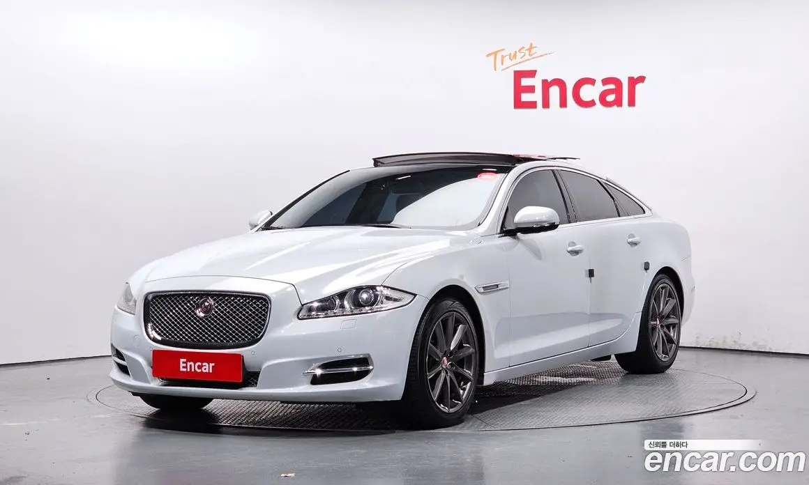 Jaguar XJ 2015 3.0 автомат (гидро), фото 1 Jaguar XJ 2015 3.0 автомат (гидро), фото 1