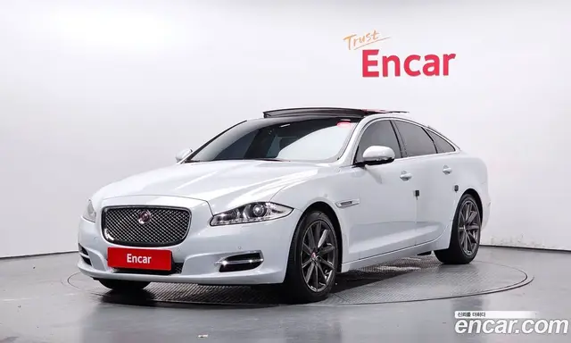 Jaguar XJ 2015 3.0 автомат (гидро), миниатюра 1 Jaguar XJ 2015 3.0 автомат (гидро), миниатюра 1