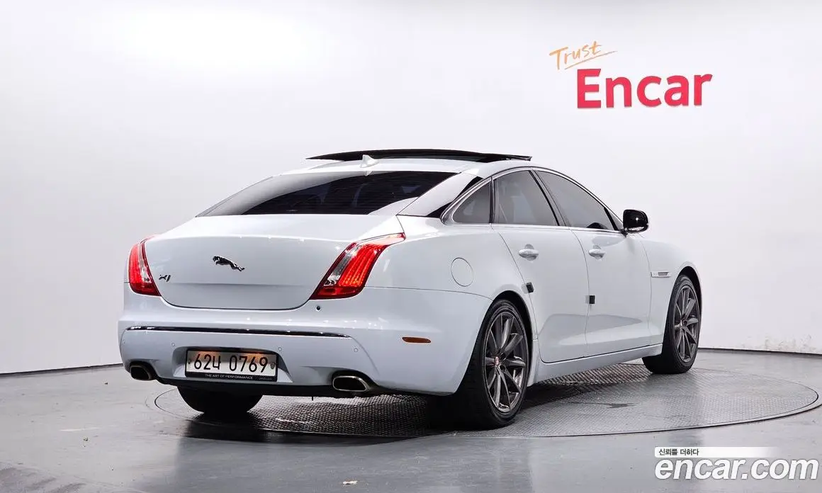 Jaguar XJ 2015 3.0 автомат (гидро), фото 2 Jaguar XJ 2015 3.0 автомат (гидро), фото 2