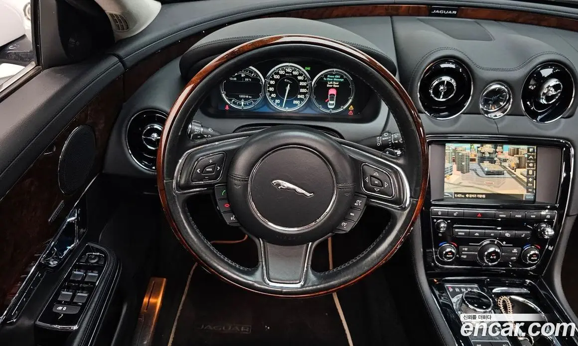 Jaguar XJ 2015 3.0 автомат (гидро), фото 13 Jaguar XJ 2015 3.0 автомат (гидро), фото 13