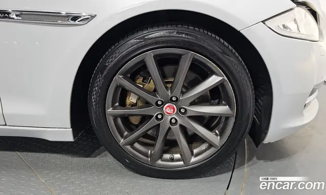 Jaguar XJ 2015 3.0 автомат (гидро), миниатюра 5 Jaguar XJ 2015 3.0 автомат (гидро), миниатюра 5