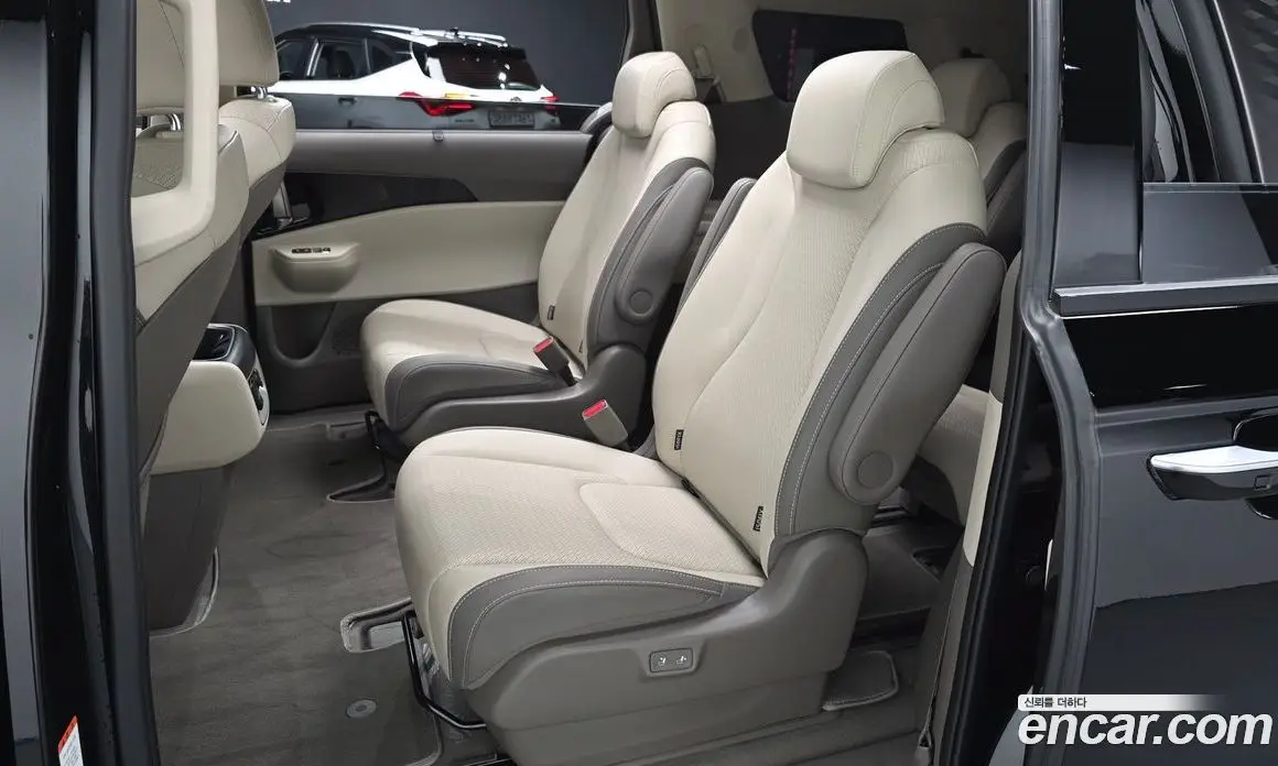 Kia Carnival 2024 1.6 автомат (гидро), фото 12