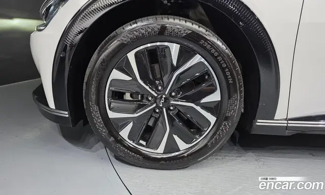 Kia EV6 2024 0.1 автомат (гидро), миниатюра 5