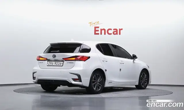 Lexus CT200h 2017 1.8 автомат (гидро), миниатюра 2 Lexus CT200h 2017 1.8 автомат (гидро), миниатюра 2