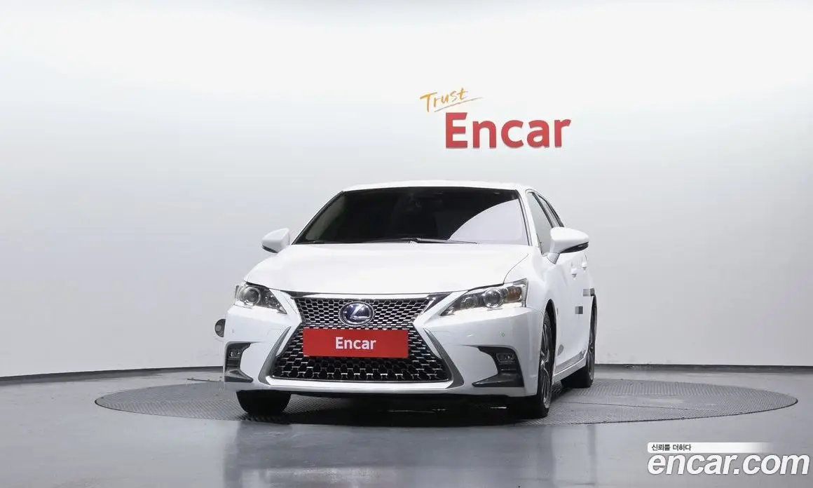 Lexus CT200h 2017 1.8 автомат (гидро), фото 3 Lexus CT200h 2017 1.8 автомат (гидро), фото 3