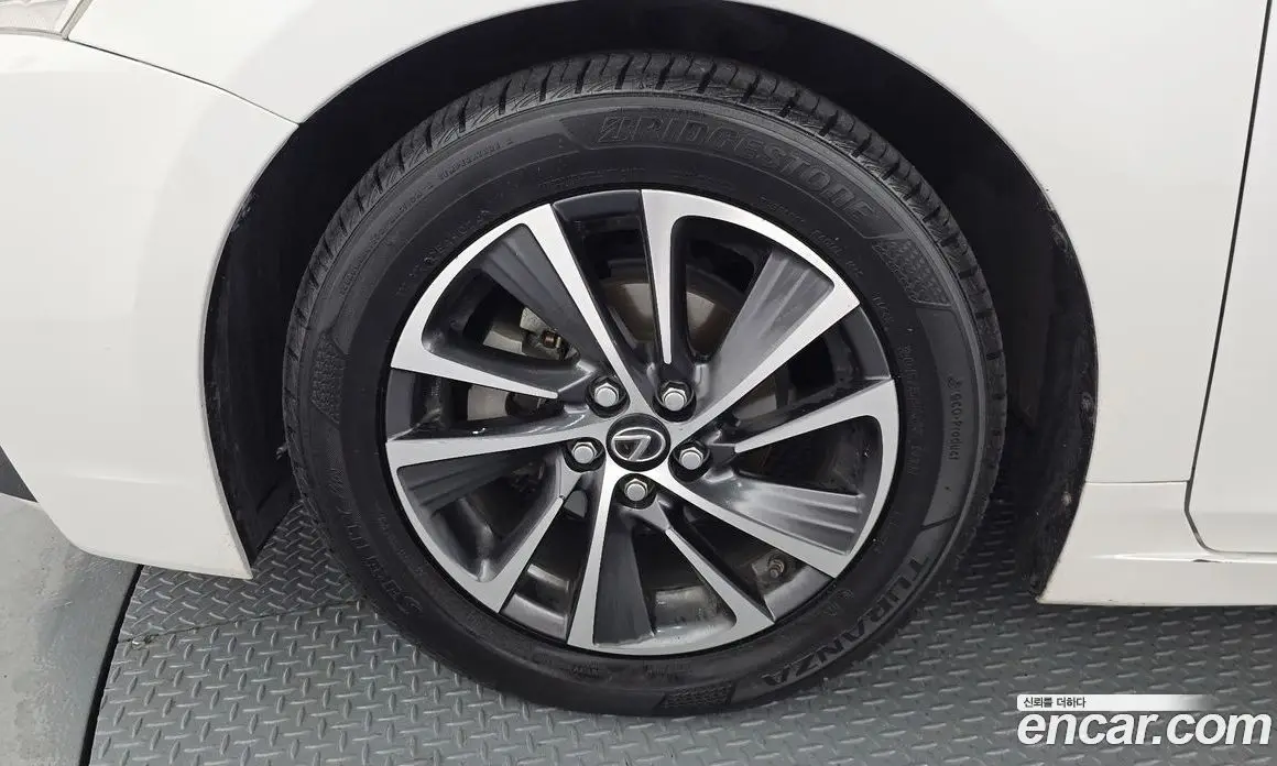Lexus CT200h 2017 1.8 автомат (гидро), фото 5 Lexus CT200h 2017 1.8 автомат (гидро), фото 5