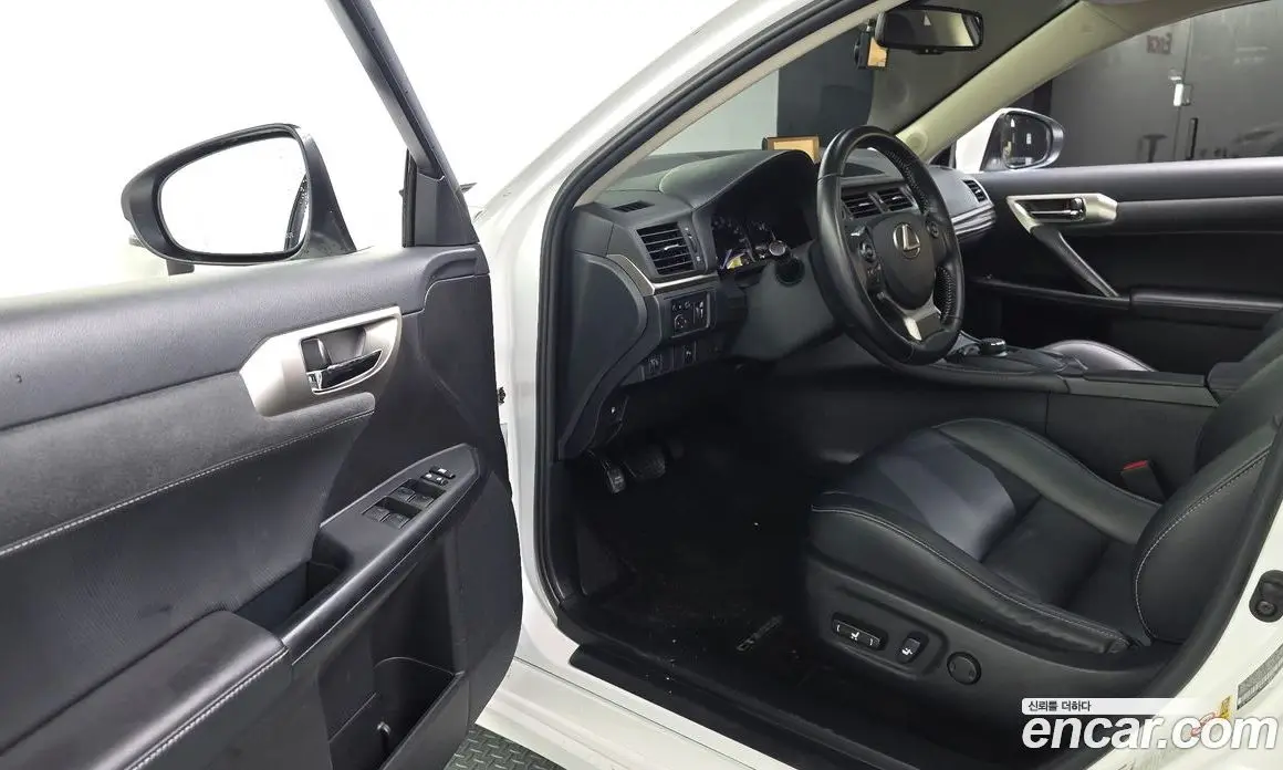 Lexus CT200h 2017 1.8 автомат (гидро), фото 10 Lexus CT200h 2017 1.8 автомат (гидро), фото 10