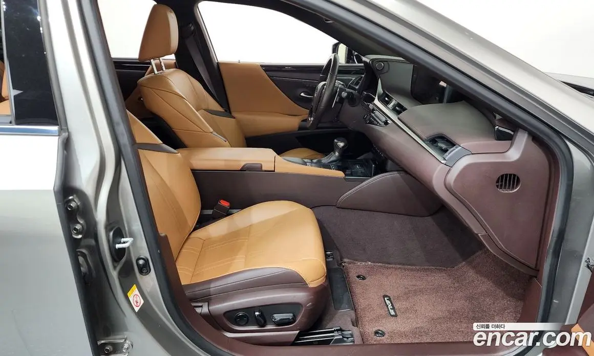 Lexus ES 2019 2.5 автомат (гидро), фото 16 Lexus ES 2019 2.5 автомат (гидро), фото 16