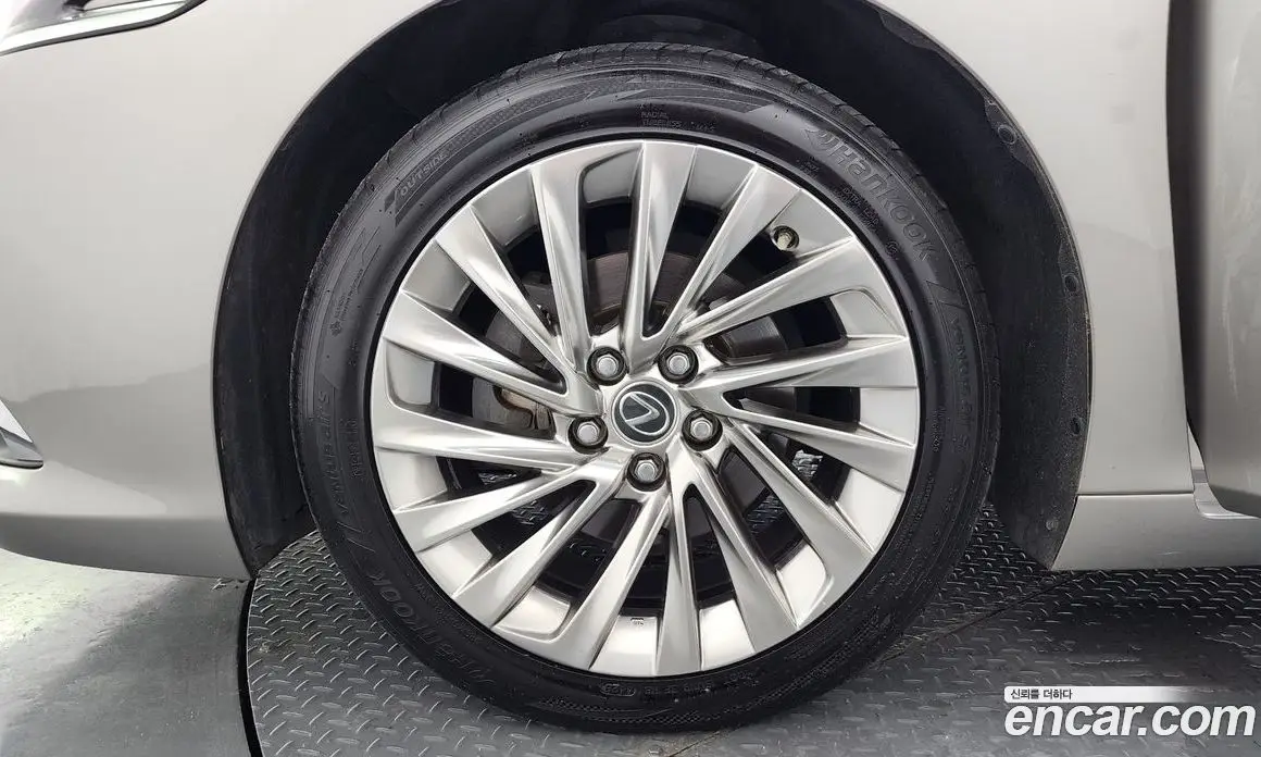 Lexus ES 2019 2.5 автомат (гидро), фото 5 Lexus ES 2019 2.5 автомат (гидро), фото 5