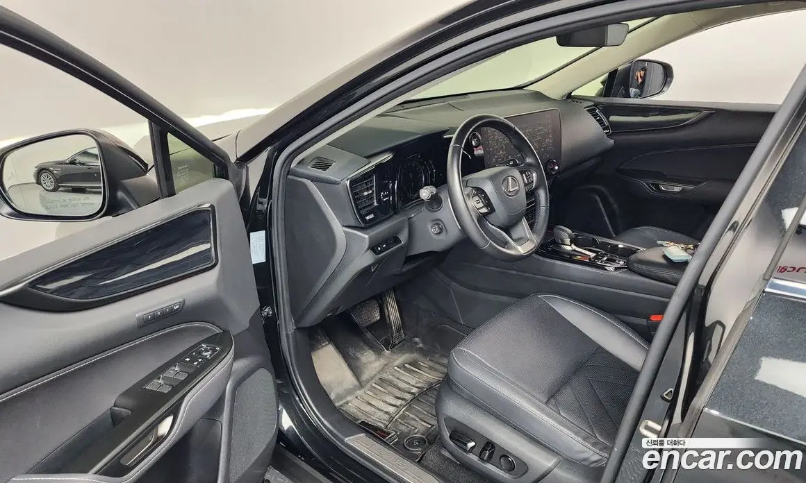 Lexus NX 2023 2.5 автомат (гидро), фото 13