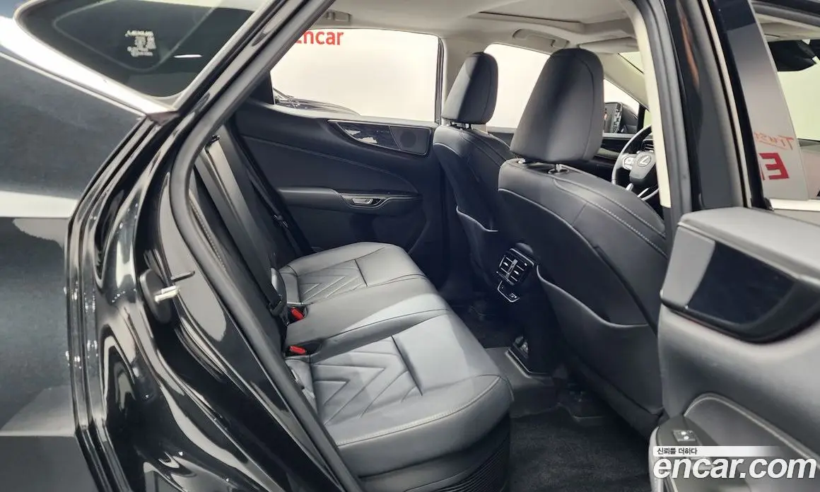 Lexus NX 2023 2.5 автомат (гидро), фото 17