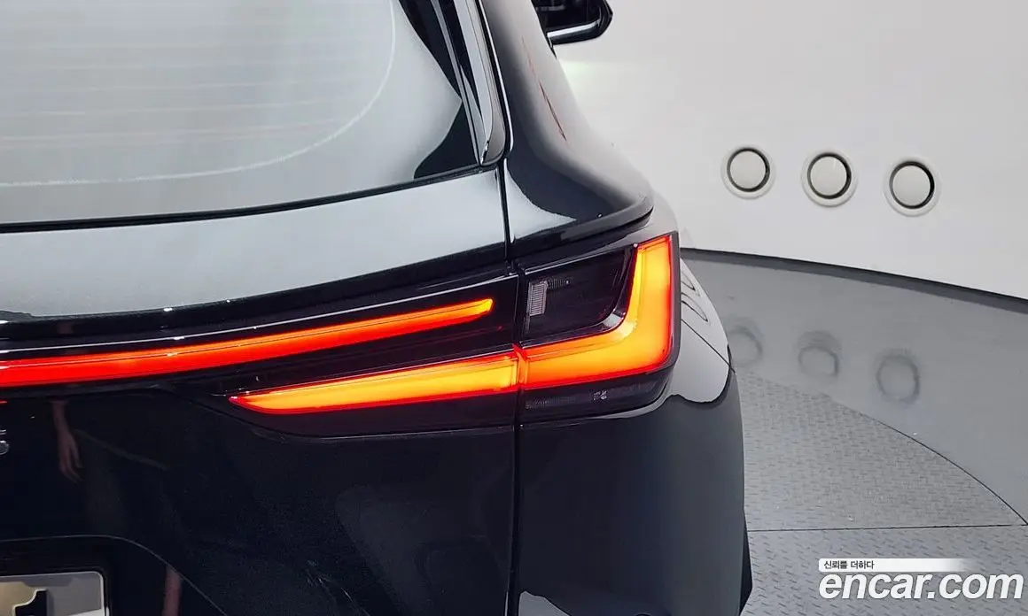 Lexus NX 2023 2.5 автомат (гидро), фото 9