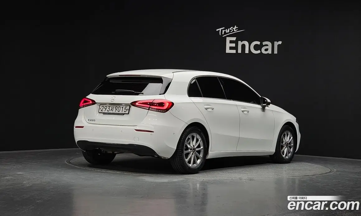 Mercedes-Benz A-Class 2019 2.0 автомат (гидро), фото 2 Mercedes-Benz A-Class 2019 2.0 автомат (гидро), фото 2