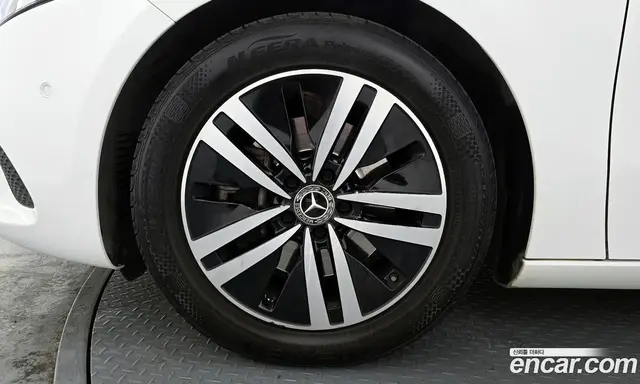 Mercedes-Benz A-Class 2021 2.0 автомат (гидро), миниатюра 5 Mercedes-Benz A-Class 2021 2.0 автомат (гидро), миниатюра 5