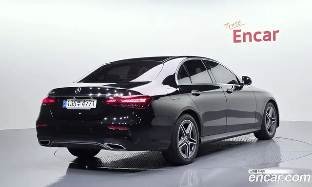 Mercedes-Benz E-Class 2023 2.0 автомат (гидро), миниатюра 2