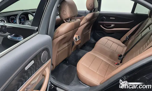 Mercedes-Benz E-Class 2023 2.0 автомат (гидро), миниатюра 12