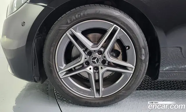 Mercedes-Benz E-Class 2023 2.0 автомат (гидро), миниатюра 5