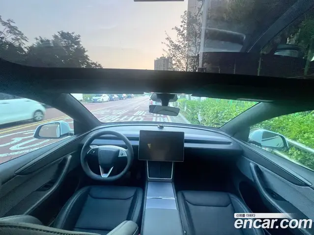 Tesla Model Y 2026 автомат (гидро), миниатюра 12