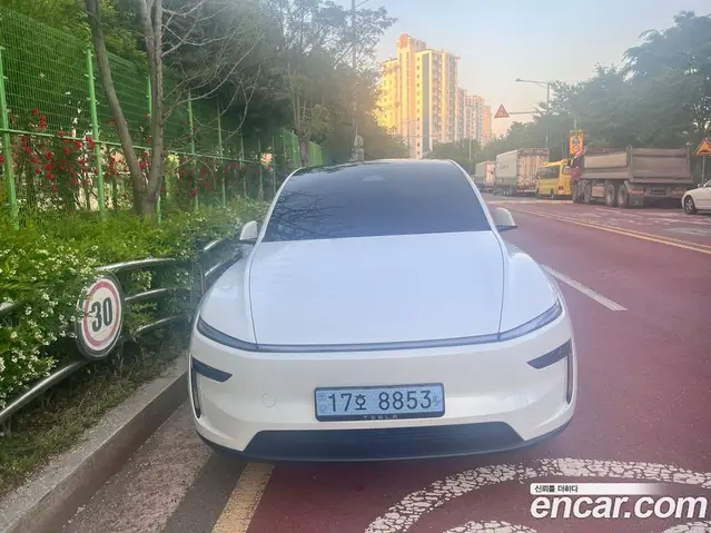 Tesla Model Y 2026 автомат (гидро), миниатюра 3