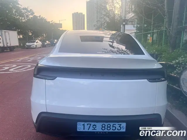 Tesla Model Y 2026 автомат (гидро), миниатюра 4