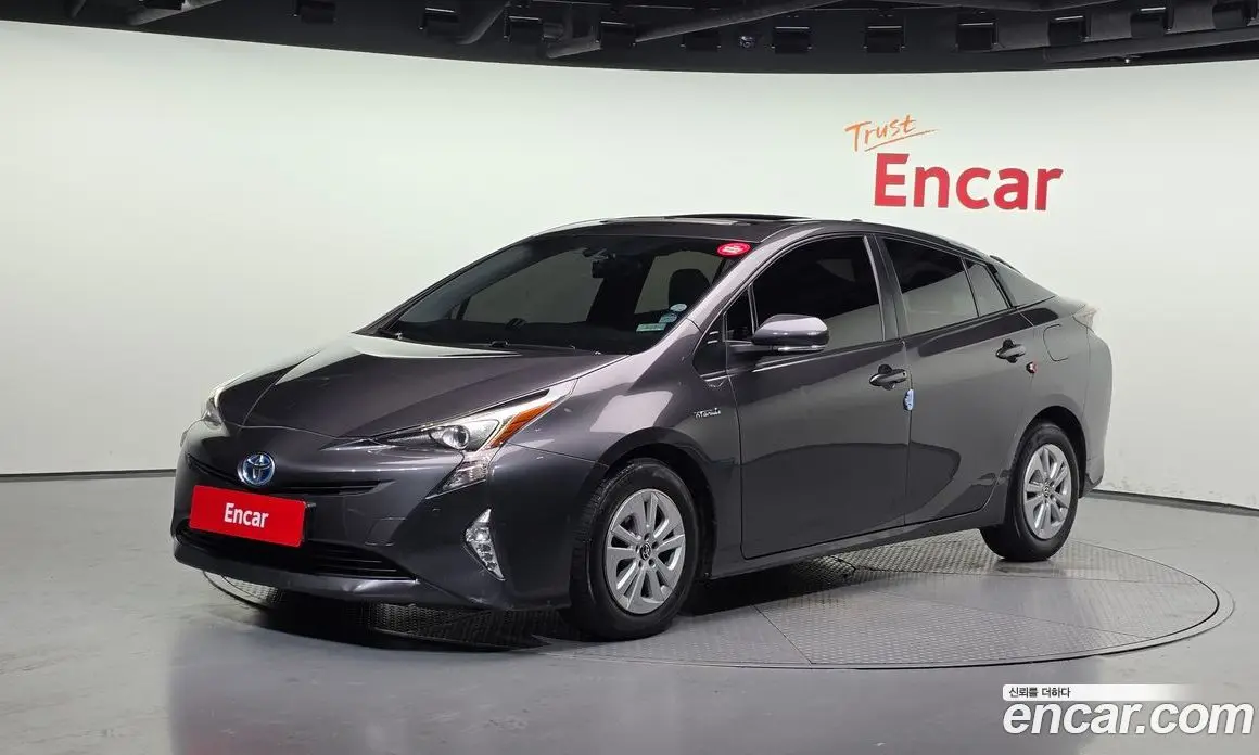 Toyota Prius 2016 1.8 автомат (гидро), фото 1 Toyota Prius 2016 1.8 автомат (гидро), фото 1