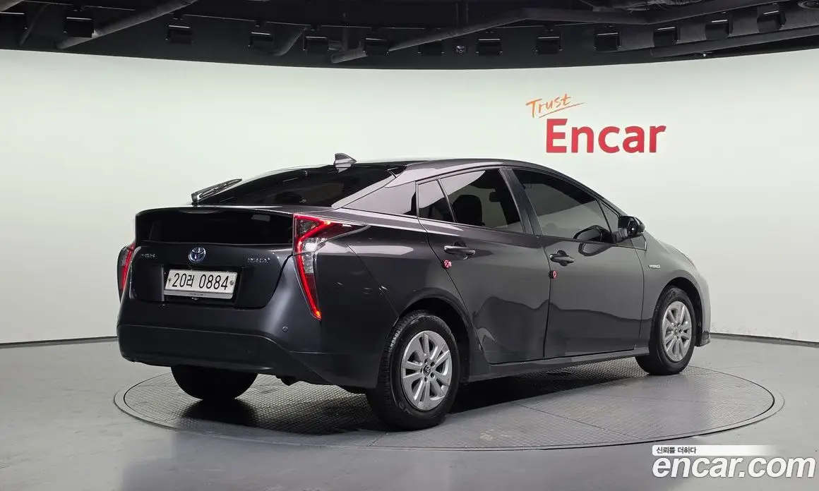 Toyota Prius 2016 1.8 автомат (гидро), фото 2 Toyota Prius 2016 1.8 автомат (гидро), фото 2