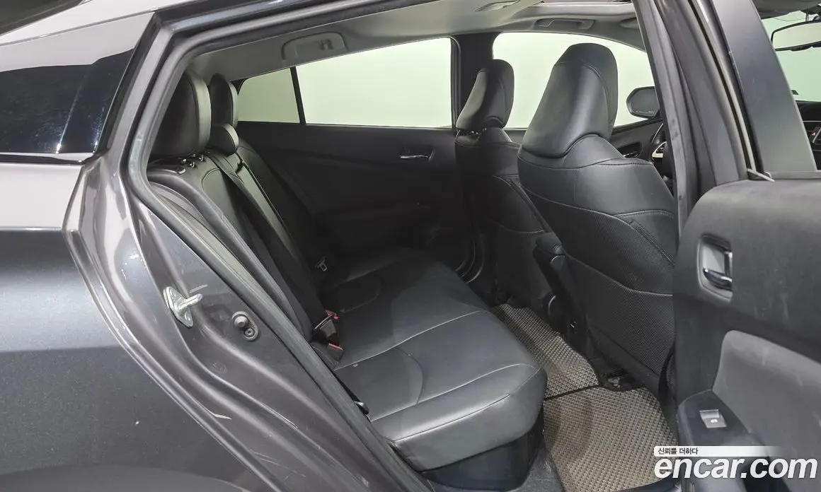 Toyota Prius 2016 1.8 автомат (гидро), фото 11 Toyota Prius 2016 1.8 автомат (гидро), фото 11
