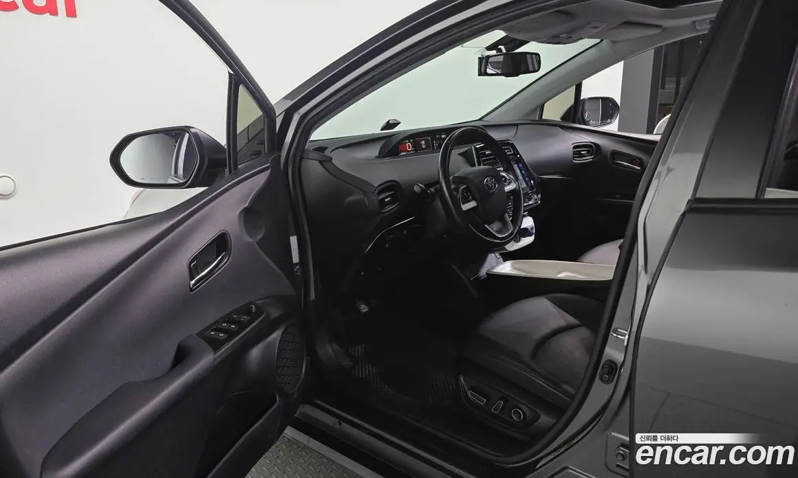 Toyota Prius 2016 1.8 автомат (гидро), фото 10 Toyota Prius 2016 1.8 автомат (гидро), фото 10