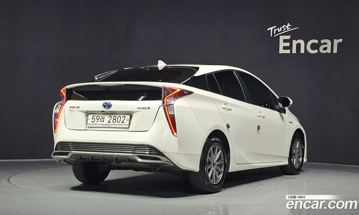 Toyota Prius 2018 1.8 автомат (гидро), фото 2 Toyota Prius 2018 1.8 автомат (гидро), фото 2