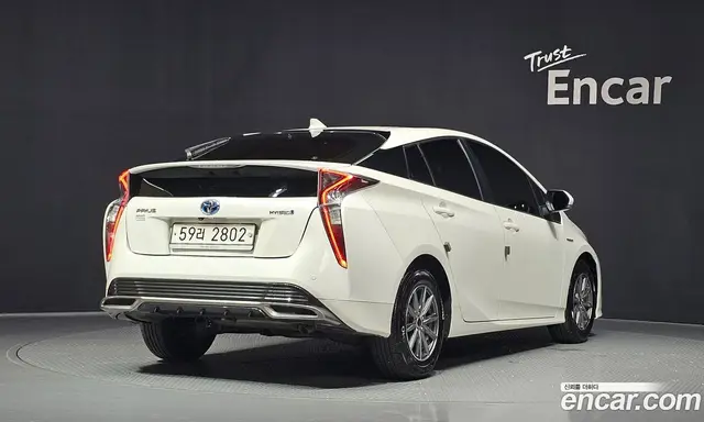 Toyota Prius 2018 1.8 автомат (гидро), миниатюра 2 Toyota Prius 2018 1.8 автомат (гидро), миниатюра 2