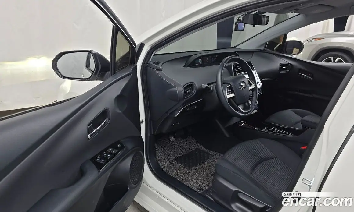 Toyota Prius 2018 1.8 автомат (гидро), фото 13 Toyota Prius 2018 1.8 автомат (гидро), фото 13