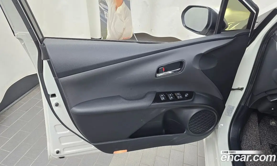 Toyota Prius 2018 1.8 автомат (гидро), фото 14 Toyota Prius 2018 1.8 автомат (гидро), фото 14