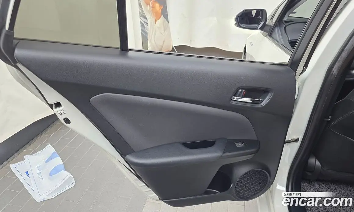 Toyota Prius 2018 1.8 автомат (гидро), фото 15 Toyota Prius 2018 1.8 автомат (гидро), фото 15