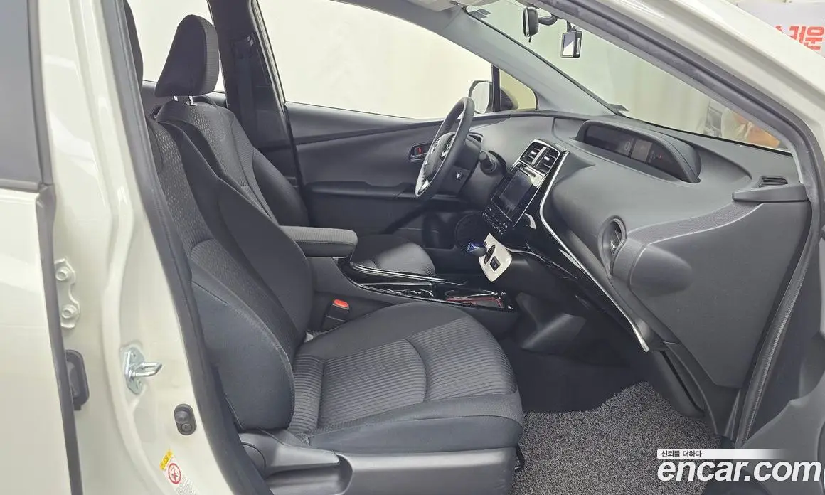 Toyota Prius 2018 1.8 автомат (гидро), фото 16 Toyota Prius 2018 1.8 автомат (гидро), фото 16