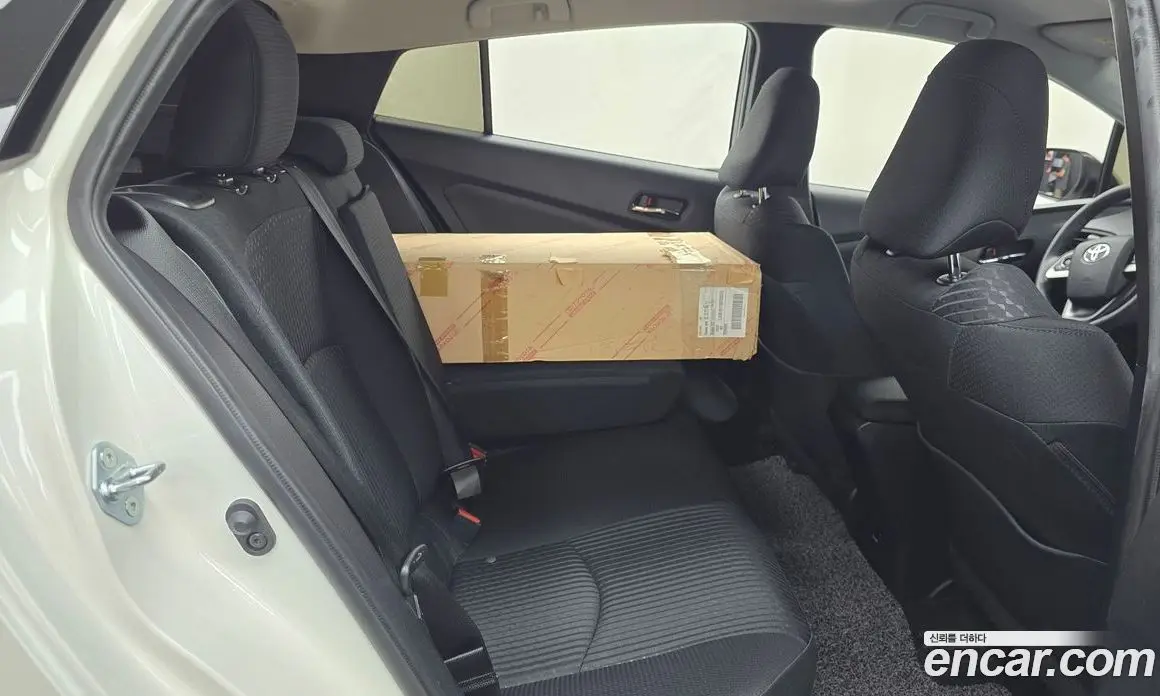 Toyota Prius 2018 1.8 автомат (гидро), фото 17 Toyota Prius 2018 1.8 автомат (гидро), фото 17