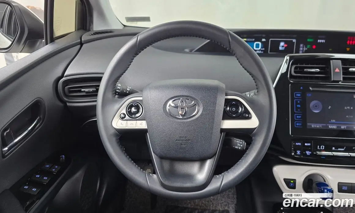 Toyota Prius 2018 1.8 автомат (гидро), фото 18 Toyota Prius 2018 1.8 автомат (гидро), фото 18