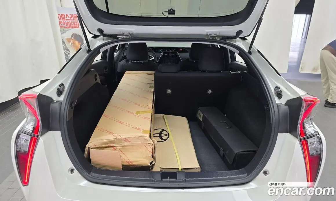 Toyota Prius 2018 1.8 автомат (гидро), фото 26 Toyota Prius 2018 1.8 автомат (гидро), фото 26