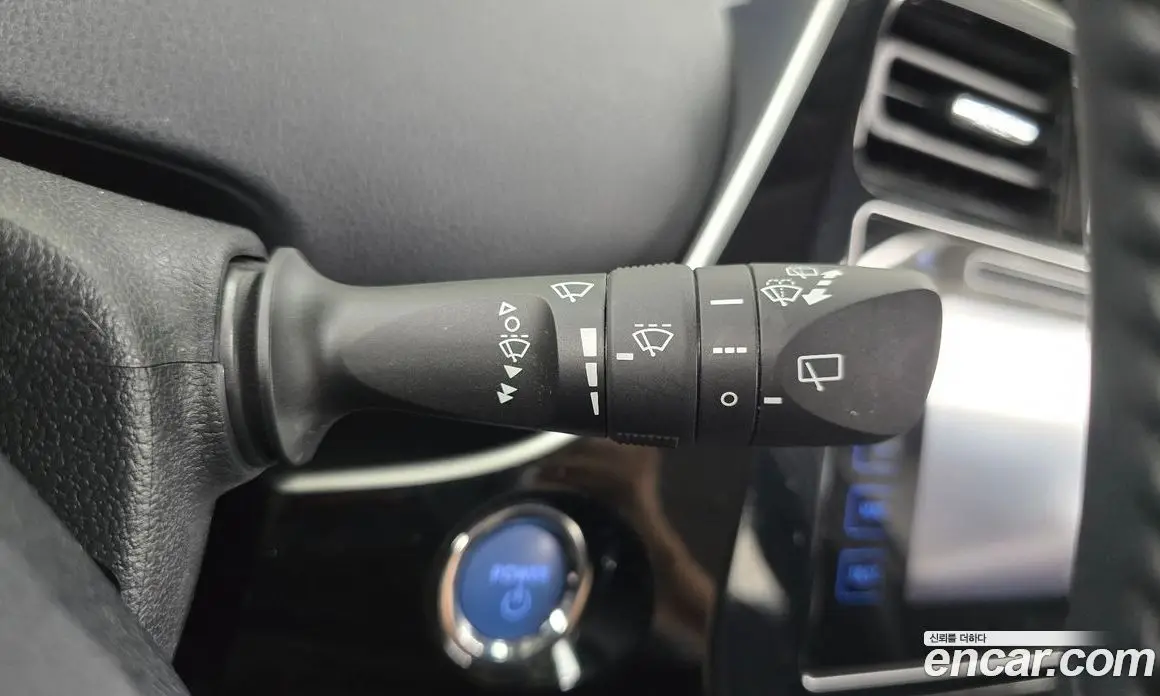 Toyota Prius 2018 1.8 автомат (гидро), фото 27 Toyota Prius 2018 1.8 автомат (гидро), фото 27