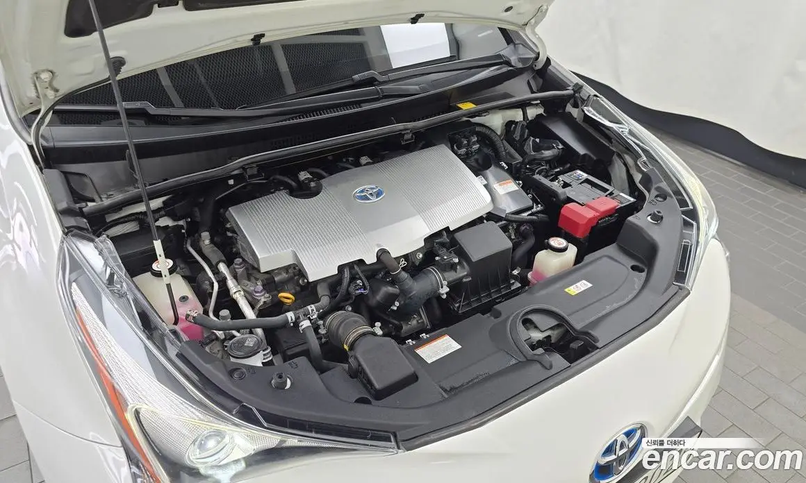 Toyota Prius 2018 1.8 автомат (гидро), фото 6 Toyota Prius 2018 1.8 автомат (гидро), фото 6