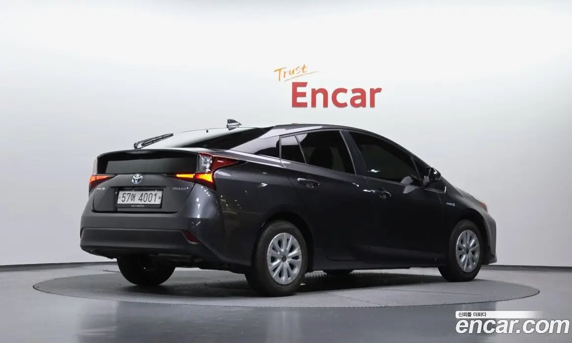 Toyota Prius 2019 1.8 автомат (гидро), фото 2 Toyota Prius 2019 1.8 автомат (гидро), фото 2