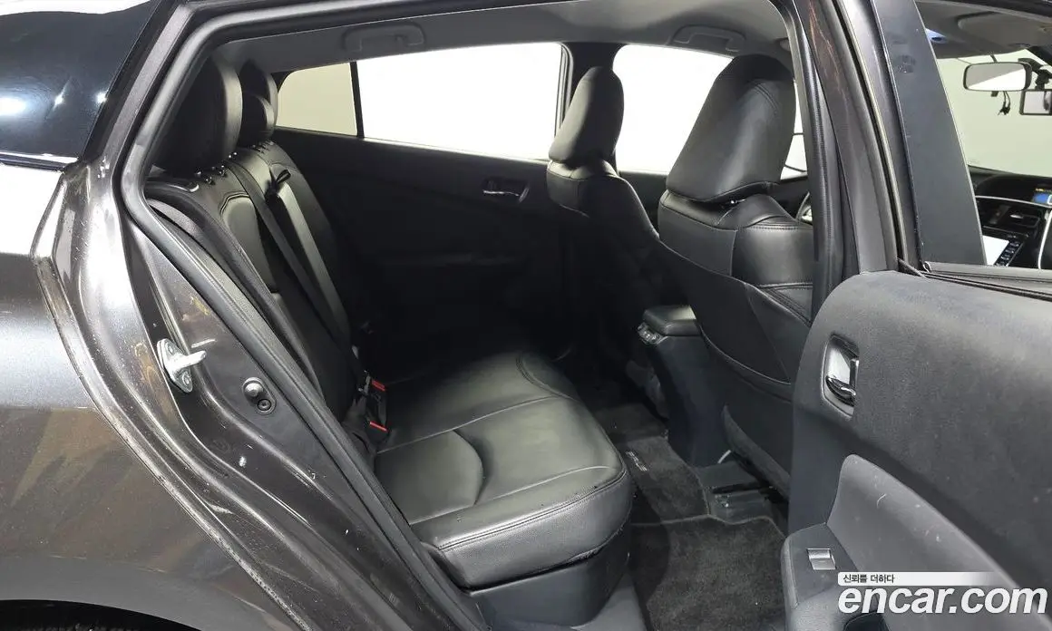 Toyota Prius 2019 1.8 автомат (гидро), фото 12 Toyota Prius 2019 1.8 автомат (гидро), фото 12