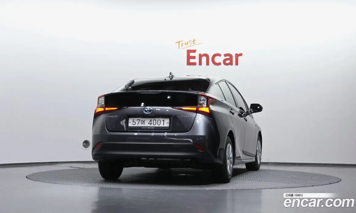 Toyota Prius 2019 1.8 автомат (гидро), фото 4 Toyota Prius 2019 1.8 автомат (гидро), фото 4