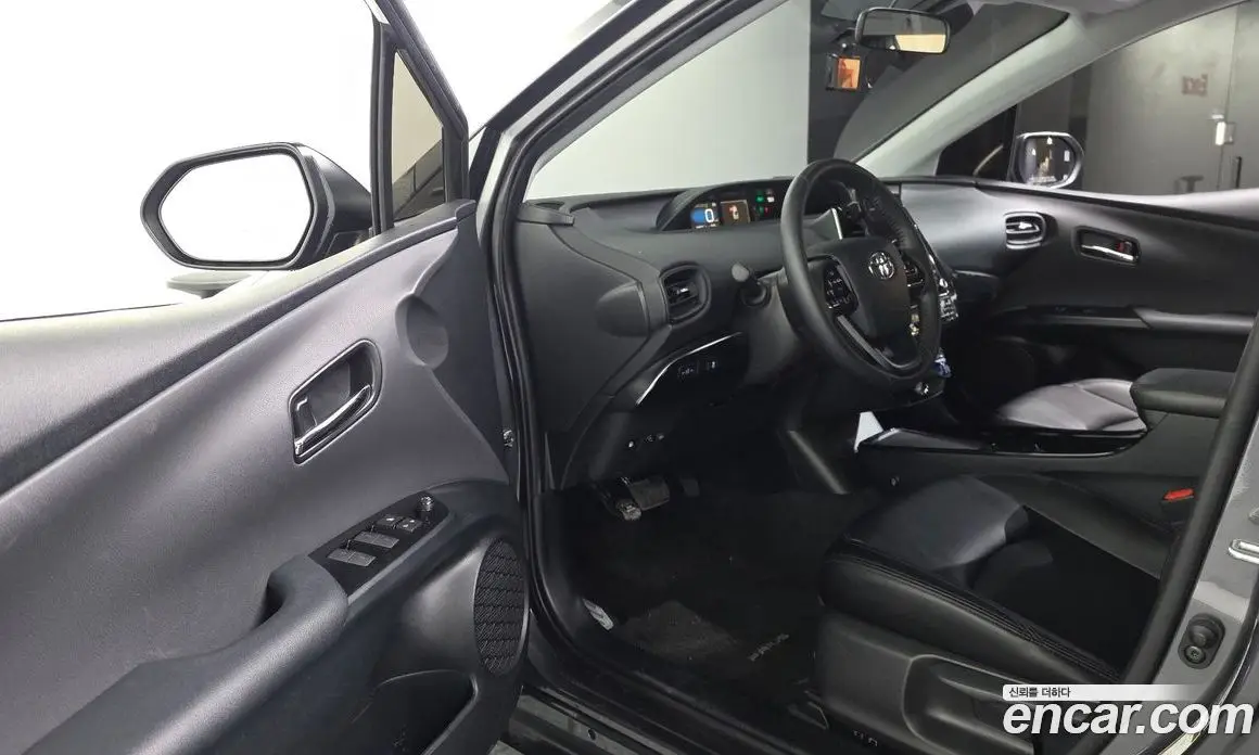 Toyota Prius 2019 1.8 автомат (гидро), фото 10 Toyota Prius 2019 1.8 автомат (гидро), фото 10