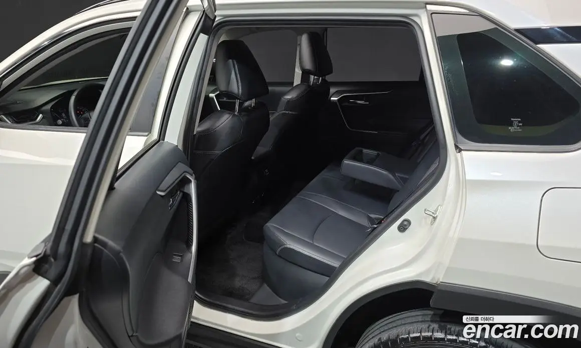 Toyota RAV4 2022 2.5 автомат (гидро), фото 11 Toyota RAV4 2022 2.5 автомат (гидро), фото 11