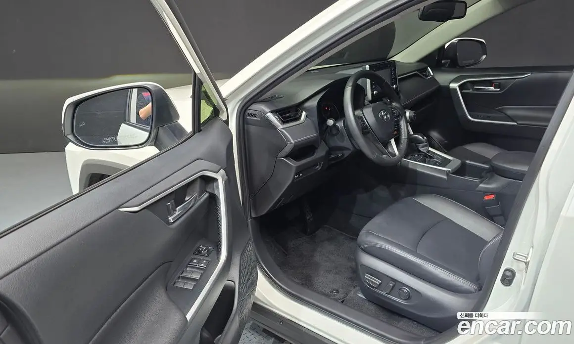 Toyota RAV4 2022 2.5 автомат (гидро), фото 10 Toyota RAV4 2022 2.5 автомат (гидро), фото 10