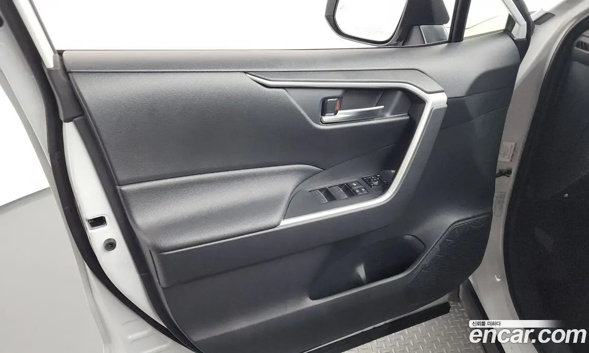 Toyota RAV4 2024 2.5 автомат (гидро), фото 14 Toyota RAV4 2024 2.5 автомат (гидро), фото 14